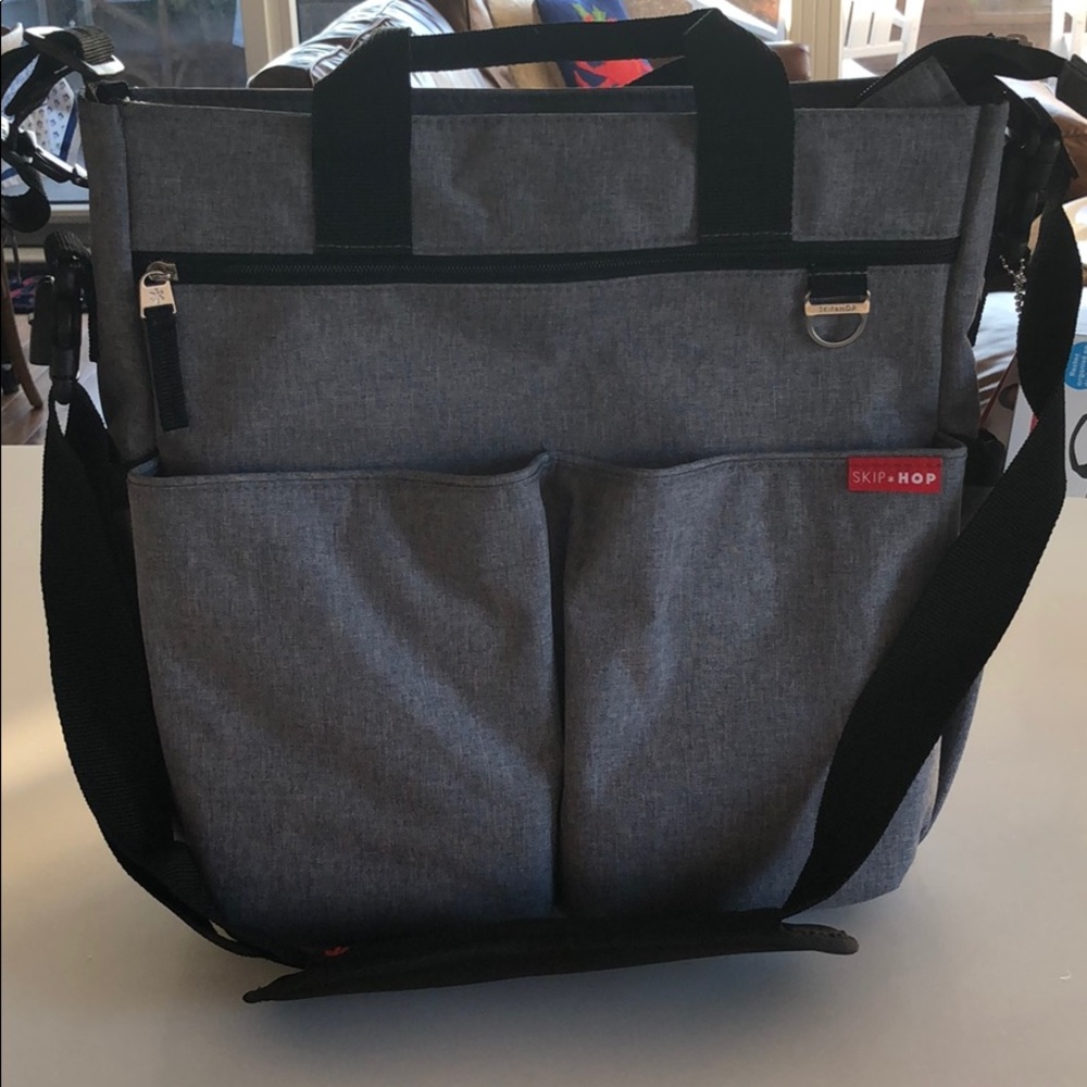 NWT Skiphop Duo Signature Diaper bag in Gray